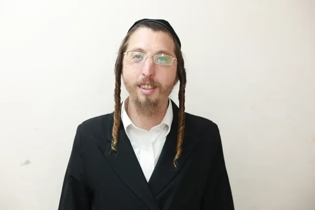 יחזקאל שמוץ