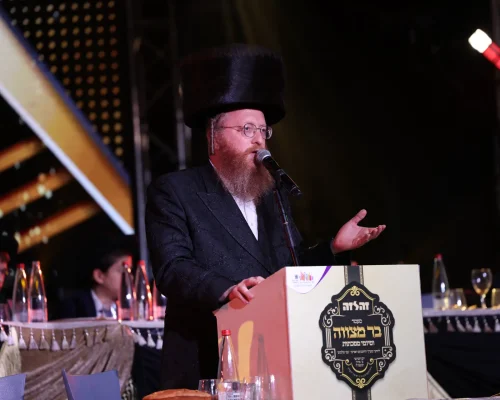 יו_ר מערך בני מלכים הרב יהודה פריזנד נואם במעמד