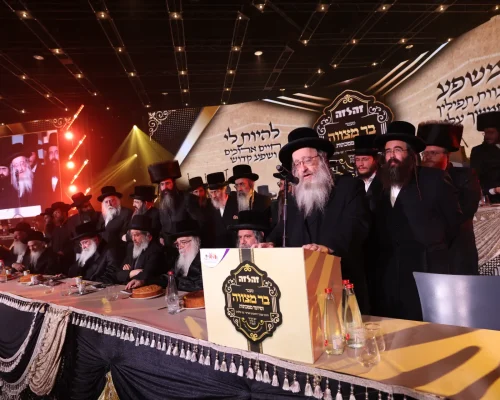 כ_ק האדמו_ר מביאלה נואם במעמד