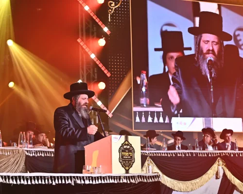 כ_ק האדמו_ר מפיטסבורג בשירה במעמד