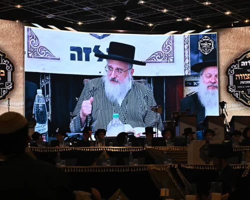 נשיא הארגון כ_ק הגה_צ רבי נפתלי צבי רוטנברג שליט_א אב_ד קאסאן בבית שמש בדברי ברכה לכבוד המעמד