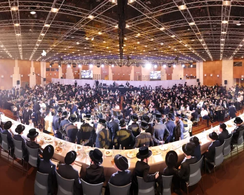 קהל האלפים במעמד