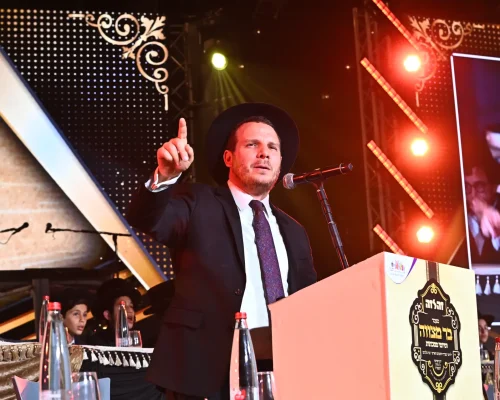 רכז בני מלכים סניף רכסים הרב אליהו וייל שליט_א נואם